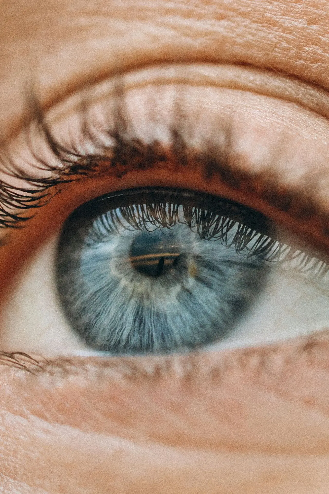 Augen Interview schwarze Fäden